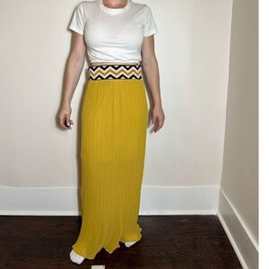 Lucy & Laurel Yellow Pleated Semi Sheer Boho Maxi Skirt Size Medium